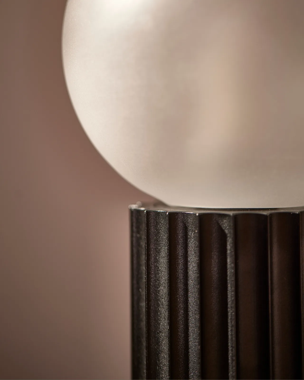 Fluted Brushed Black Table Lamp | Attalos