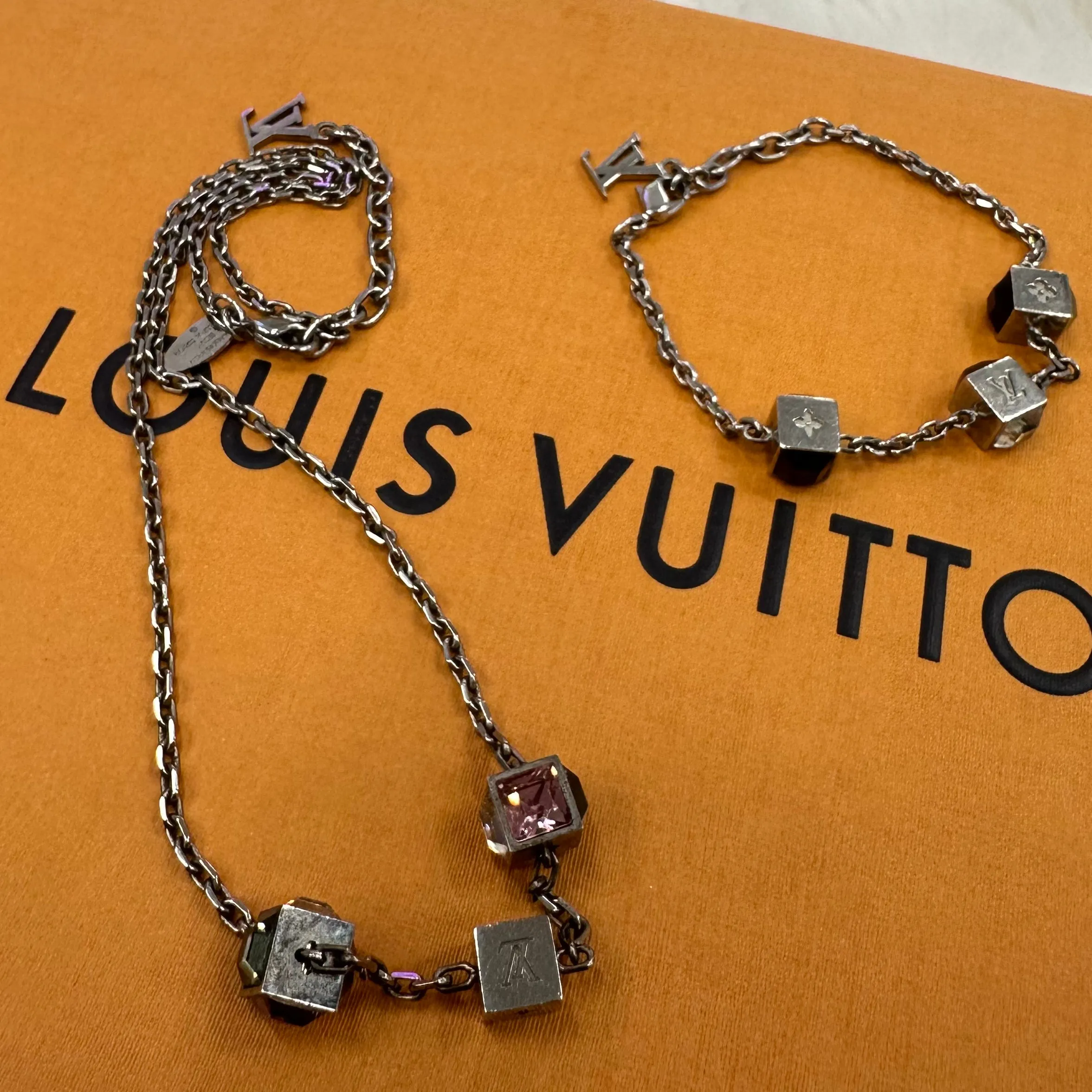 LOUIS VUITTON Silver Gamble Necklace/Bracelet